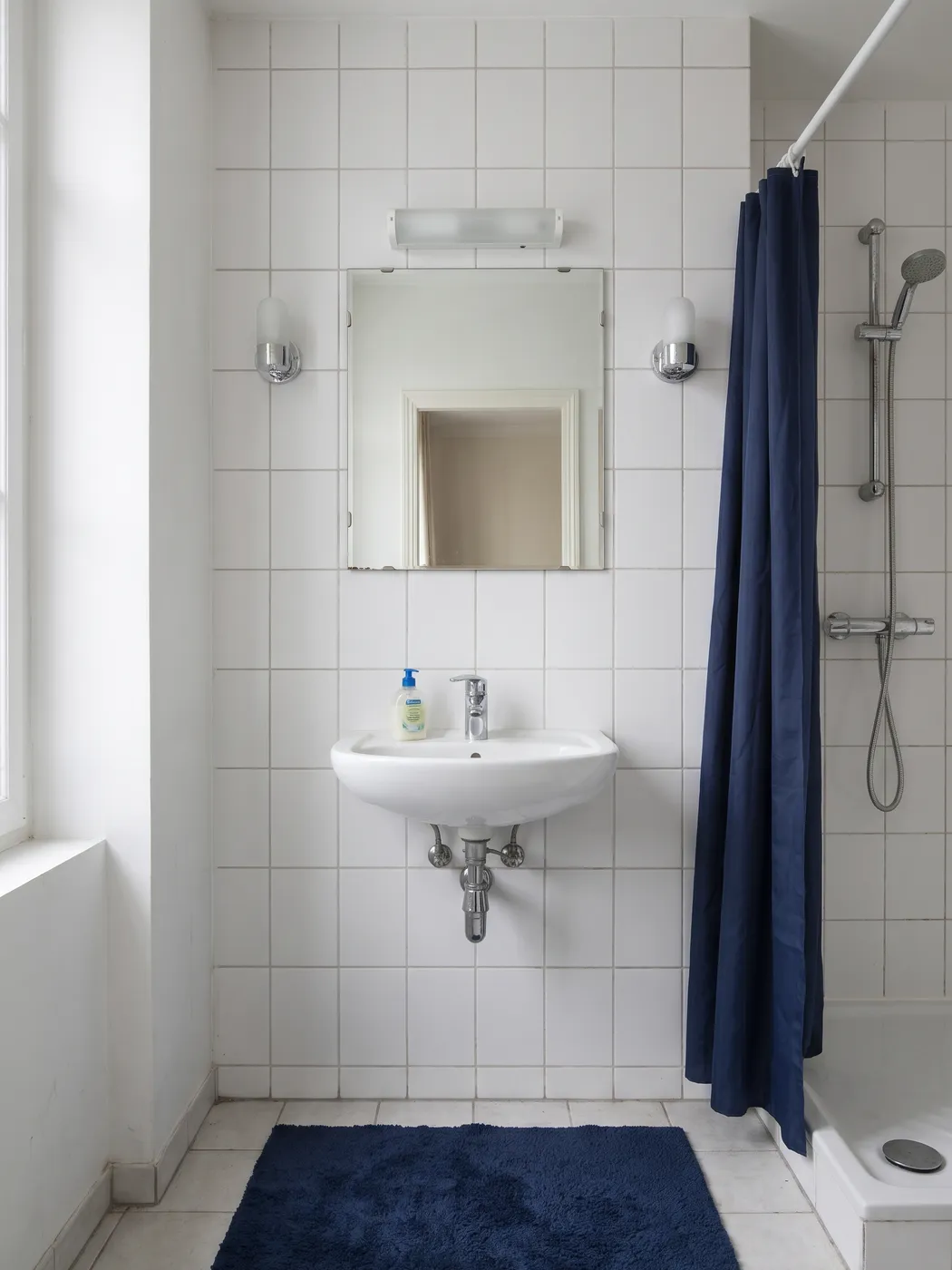 Bathroom before the redesign