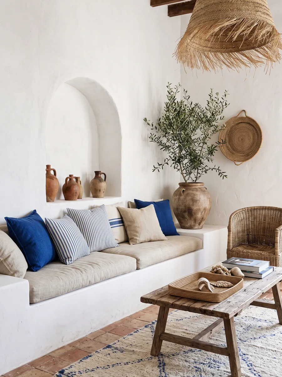 Mediterranean lounge